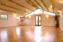 Scaravelli inspired yoga immersion course with Catherine Annis yoga room
