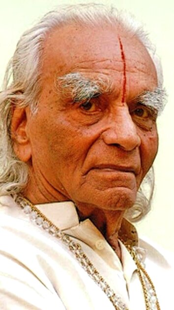 View Vintage Yoga @ our Pinterest Gallery 2000s, BKS Iyengar, Yoga, image, portrait, photo, decade, asana, pose, class, teaching, guru, institute, circa, India