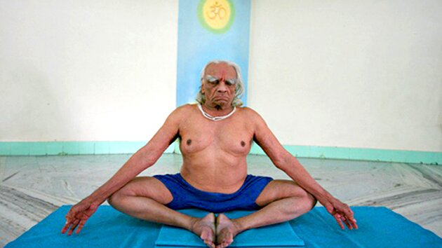 View Vintage Yoga @ our Pinterest Gallery 2000s, BKS Iyengar, Yoga, image, demonstration, photo, decade, asana, pose, class, teaching, guru, institute, circa, India